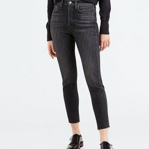 Levi’s wedgie raw hem jean. Size 27